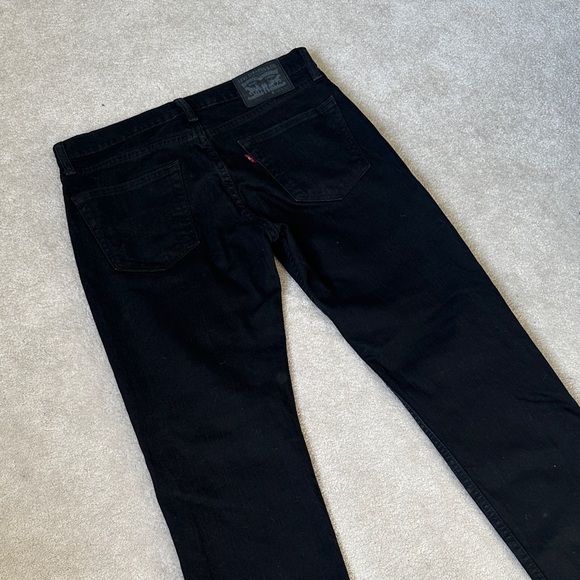 Levi's Men's Dark Black Straight Jeans - Picture 9 of 10